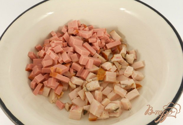 Салат «Праздничный» с курицей, рисом и зеленым горошком Салат «Праздничный» с курицей, рисом и зеленым горошком