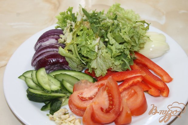 Салат из свежих овощей и куриной печени Салат из свежих овощей и куриной печени