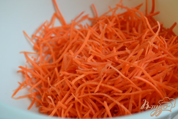 Рецепт Морковный салат с ветчинной колбасой и горошком