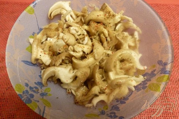 Рецепт Салат с вешенками и сладким перцем