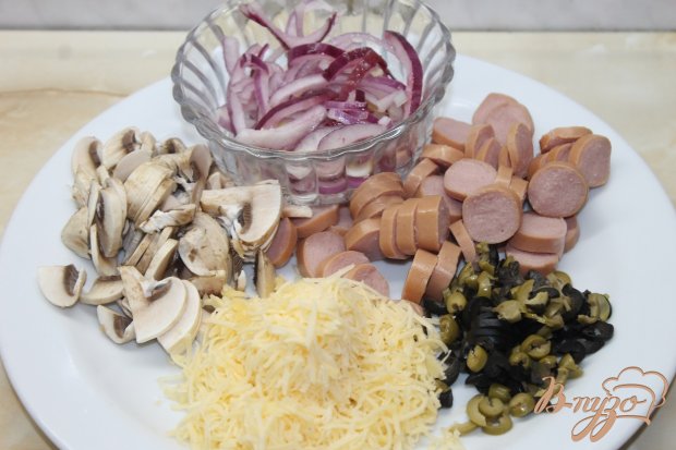 Мини пицца с сосисками и грибами Мини пицца с сосисками и грибами