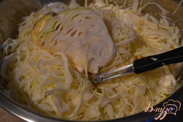 Рецепт Квашеная капуста с яблоками и клюквой