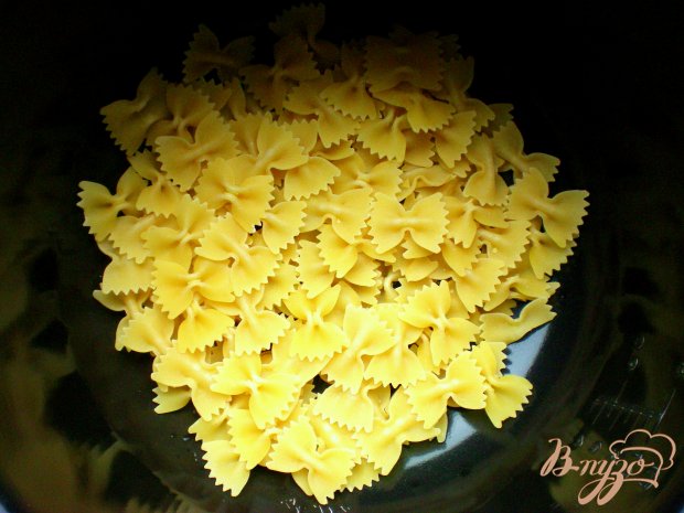 Рецепт Салат с макаронами "Бантики"