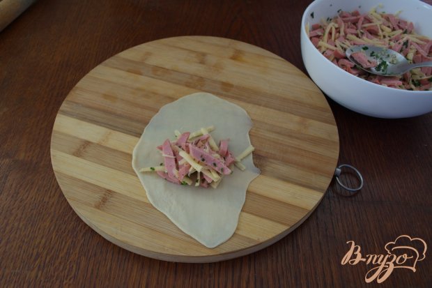 Пресные пирожки с сосисками Пресные пирожки с сосисками