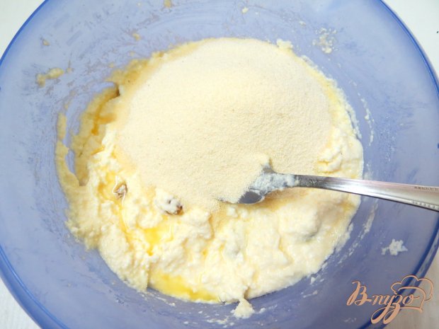 Сырники с изюмом и манной крупой Сырники с изюмом и манной крупой