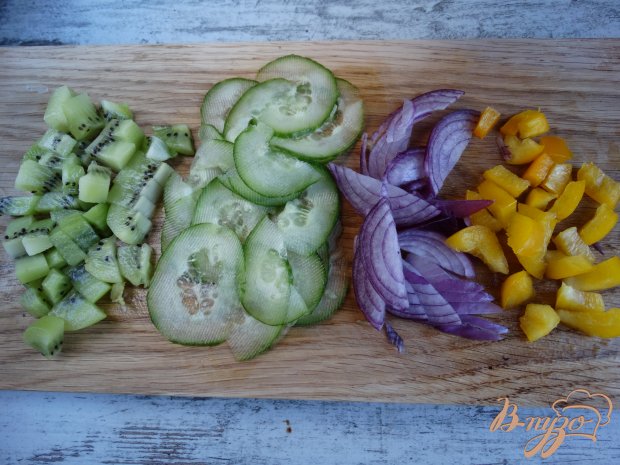 Рецепт Салат с кускусом, киви и овощами