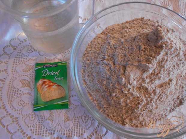 Рецепт Ржаной хлеб с вялеными помидорами, оливками и фетой