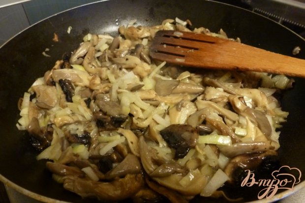Рецепт Молодой картофель с грибами,тушенный в молоке