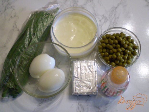 Рецепт Салат с сыром и горошком