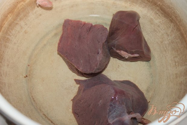 Рецепт Слоеный салат с отварной свиной печенью