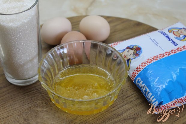 Рецепт Торт медовик с сметанным кремом и шоколадной крошкой