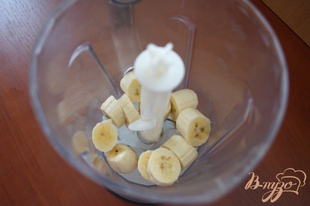Рецепт Банановый коктейль с вишневым сиропом