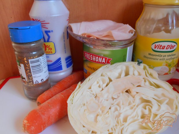 Рецепт Салат из капусты, моркови и ветчины