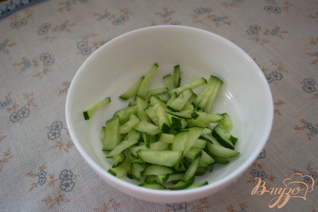 Рецепт Весенний салат с редисом и горошком
