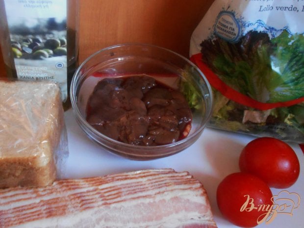 Теплый салат с печенью и беконом Теплый салат с печенью и беконом