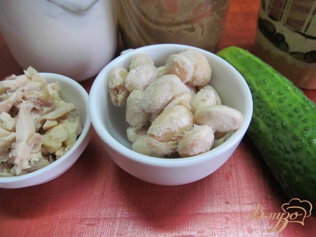 Рецепт Салат из курицы фасоли и огурца