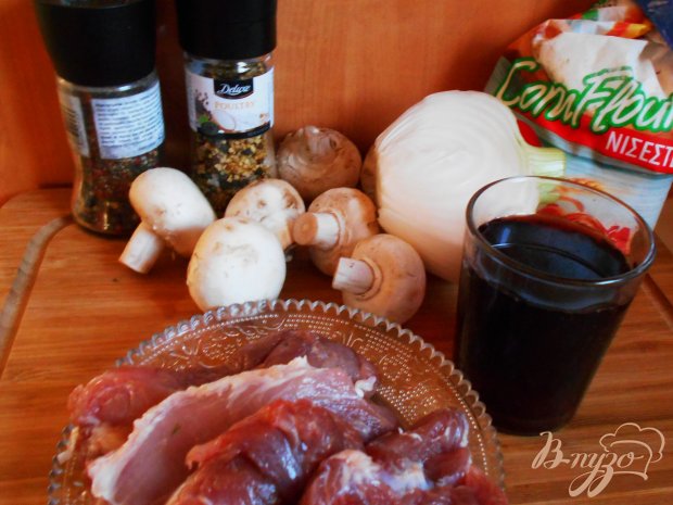 Рецепт Свинина в винно- грибном соусе с тимьяном