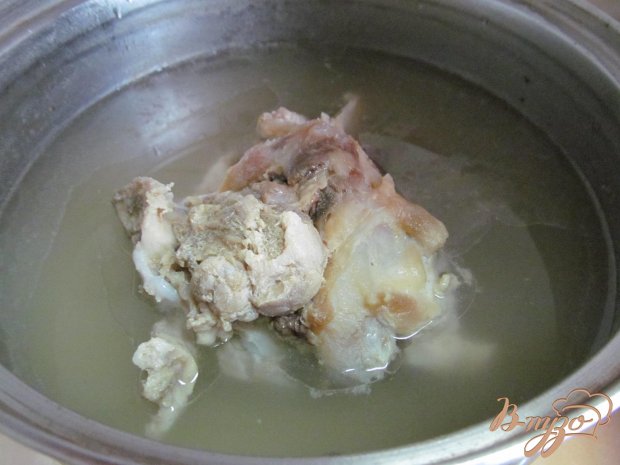 Рецепт Суп на свиных костях с клецками из манки