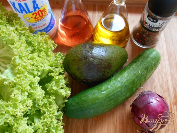 Рецепт Салат с огурцом и авокадо