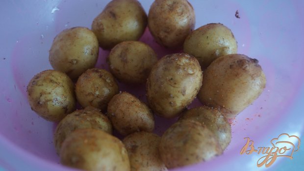 Рецепт Молодой картофель со свиными ребрами запеченные в рукаве