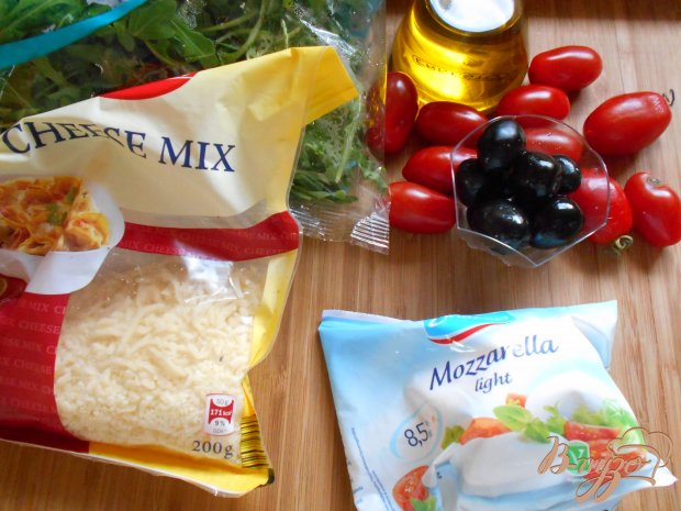 Рецепт Салат с помидорами и моцареллой