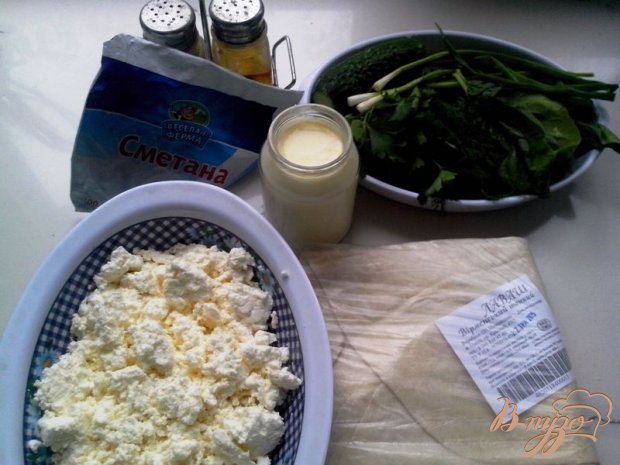Рецепт Рулет закусочный из лаваша с творогом, огурцом и шпинатом