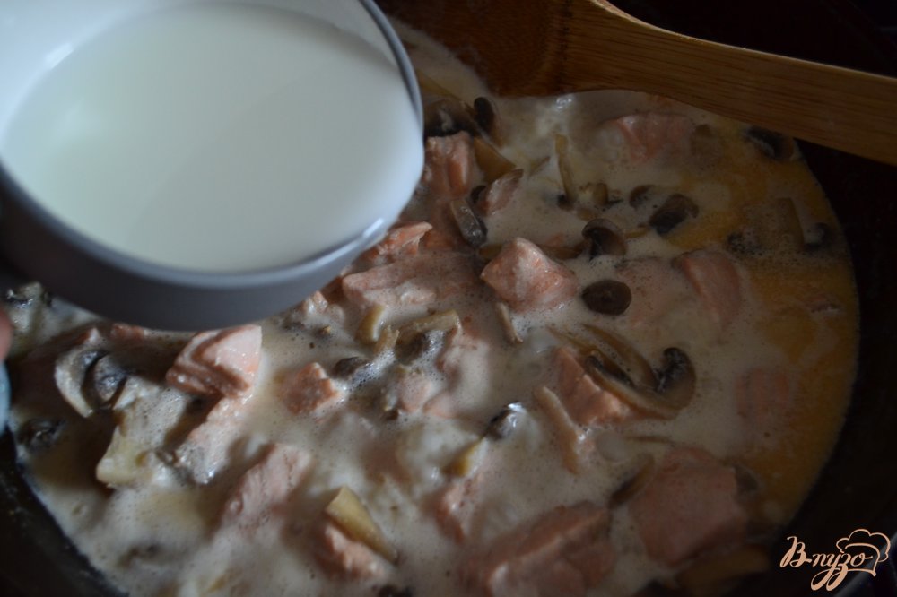 Домашняя паста с соусом из рыбы с шампиньонами Домашняя паста с соусом из рыбы с шампиньонами