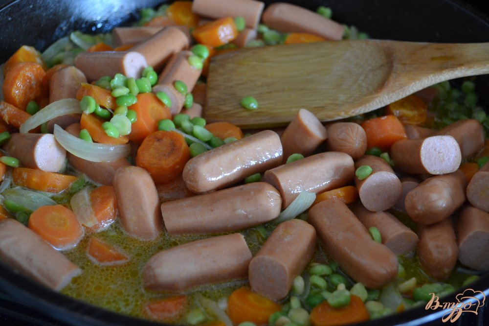 Морковно-гороховое рагу с сосисками Морковно-гороховое рагу с сосисками