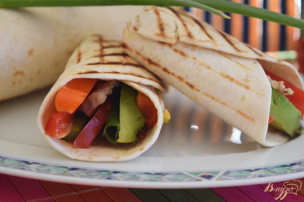 Закусочные роллы с курицей и авокадо Закусочные роллы с курицей и авокадо