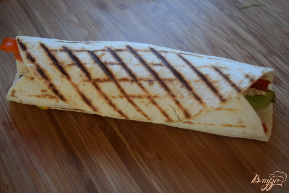 Закусочные роллы с курицей и авокадо Закусочные роллы с курицей и авокадо