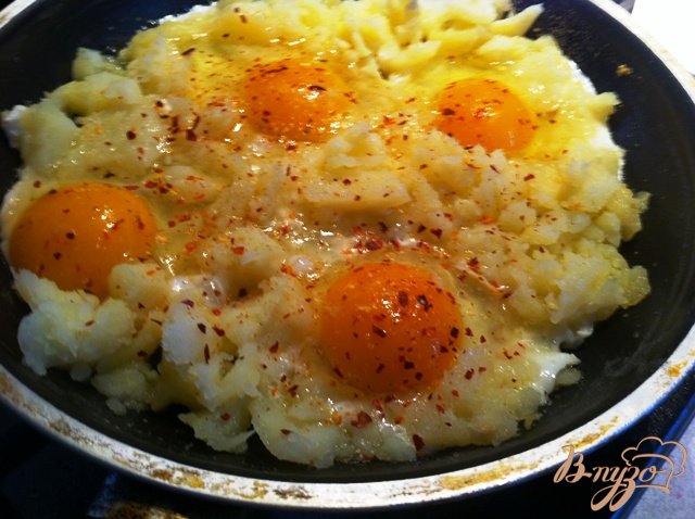 Глазунья с картофелем Глазунья с картофелем