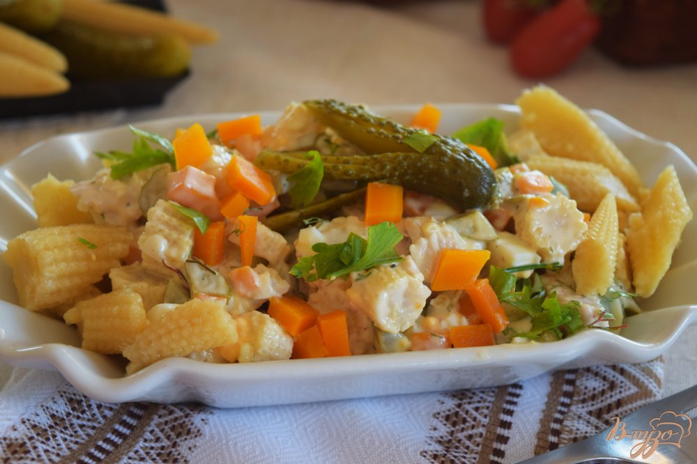 Салат с курицей и маринованной кукурузой Салат с курицей и маринованной кукурузой