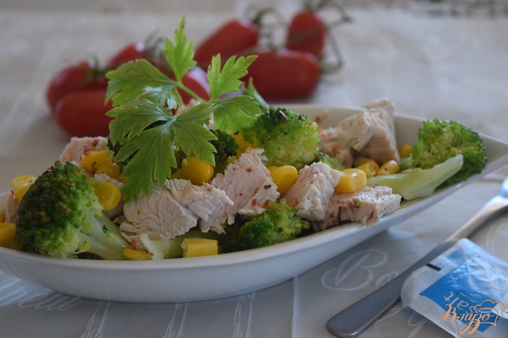 Салат с куриным филе и брокколи Салат с куриным филе и брокколи