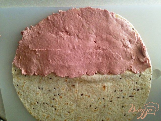 Закусочный рулетик с паштетом Закусочный рулетик с паштетом