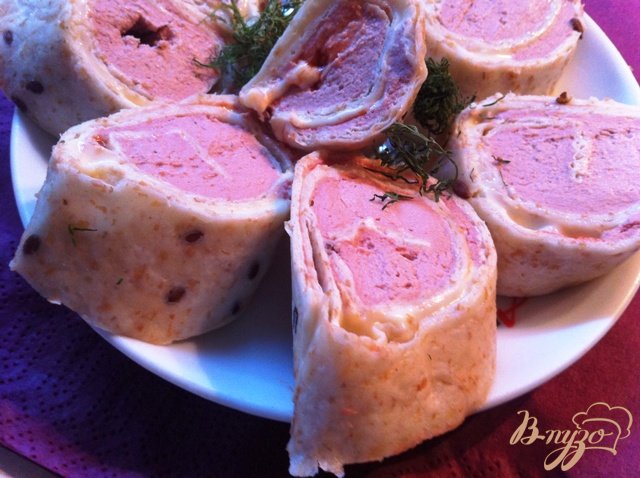 Закусочный рулетик с паштетом Закусочный рулетик с паштетом