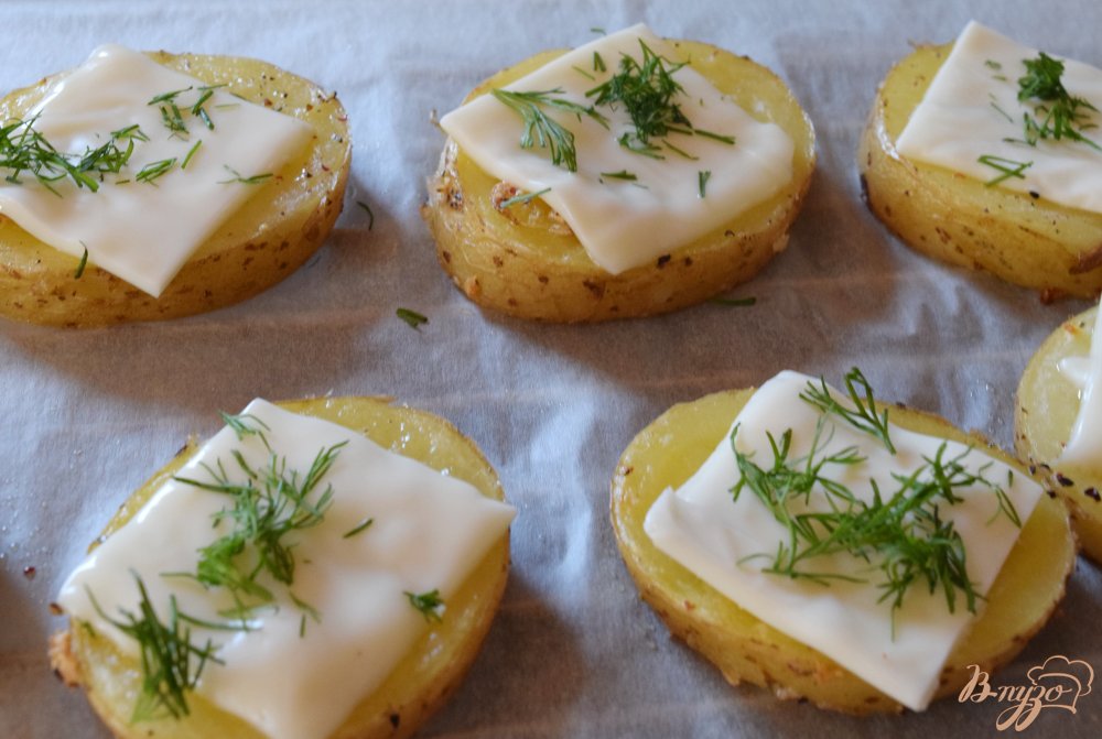 Картофель запеченный с сыром и специями Картофель запеченный с сыром и специями