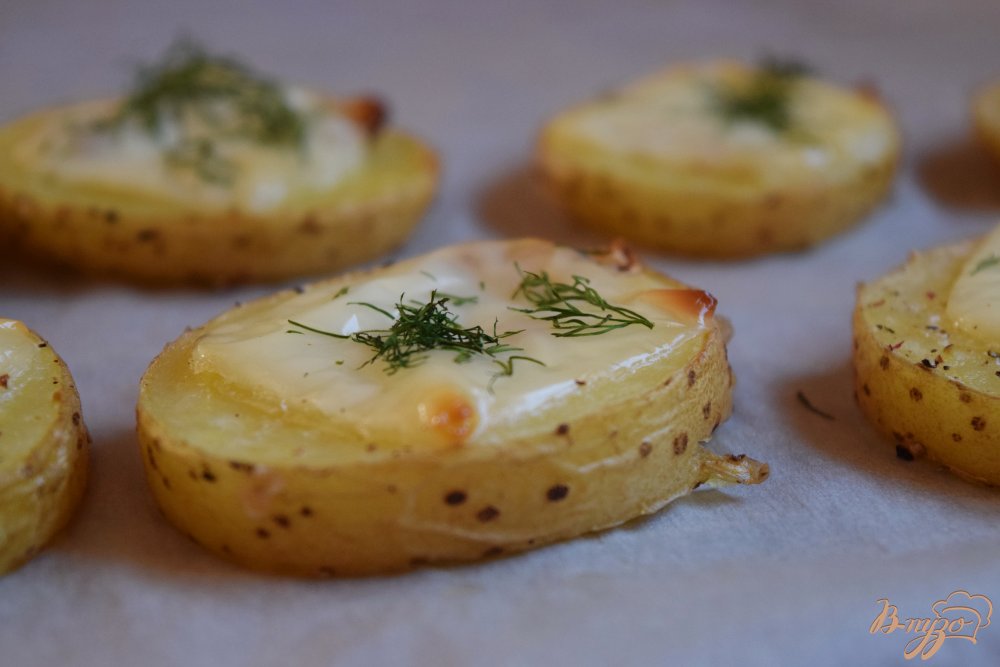 Картофель запеченный с сыром и специями Картофель запеченный с сыром и специями