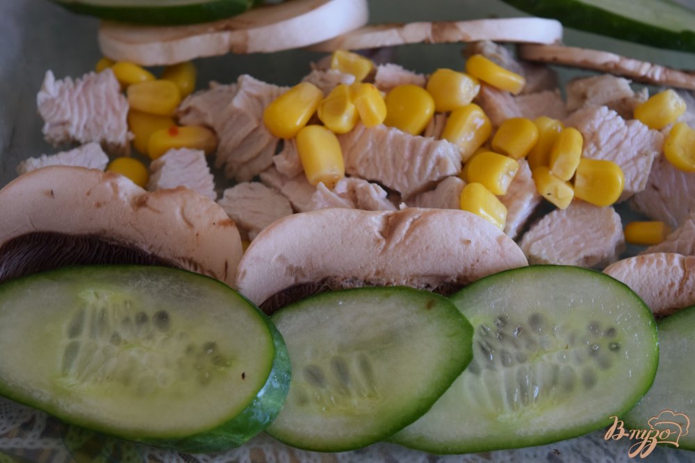 Салат с куриным филе и шампиньонами Салат с куриным филе и шампиньонами