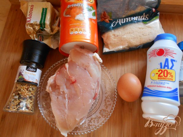 Куриное филе в миндальной панировке. Куриное филе в миндальной панировке.