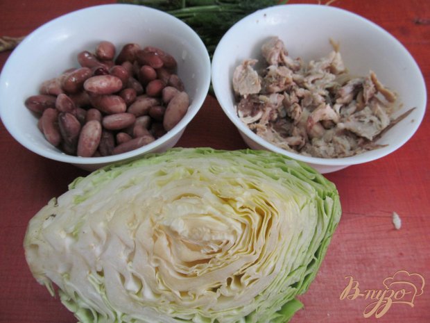 Рецепт Салат из молодой капусты с фасолью и курицей