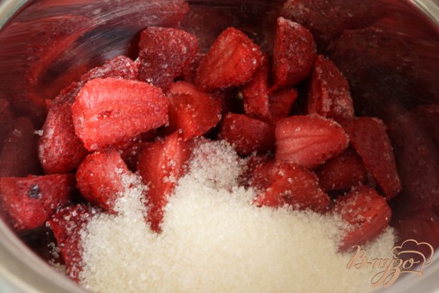 Молочный рис с белым шоколадом и клубникой Молочный рис с белым шоколадом и клубникой