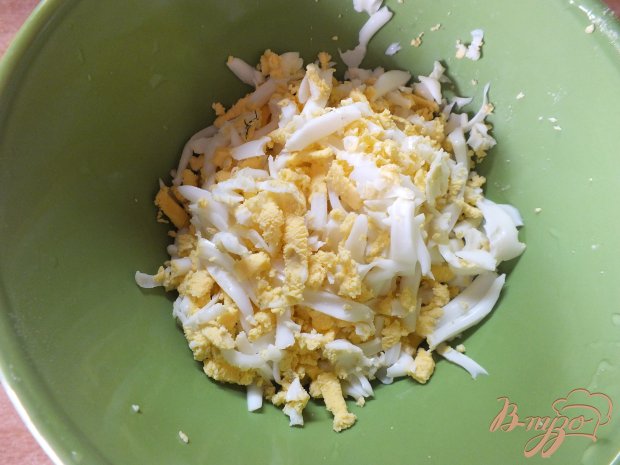 Рецепт Закуска из яиц с листьями салат