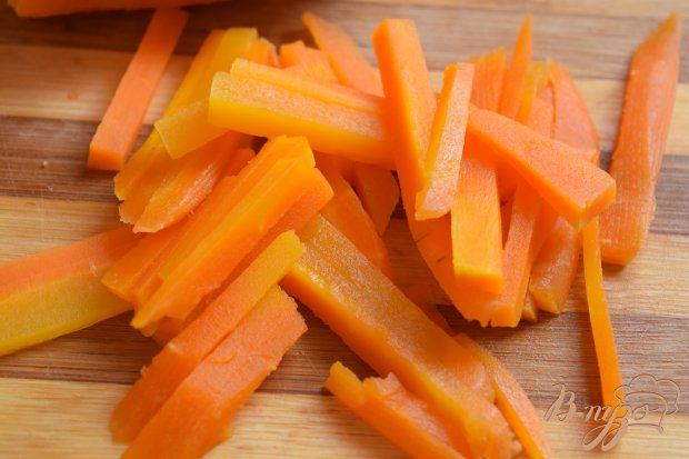 Рецепт Салат с морковью и консервированным горошком