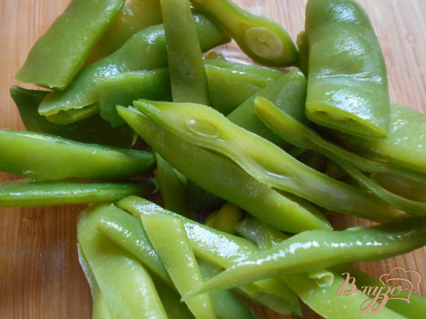 Рецепт Салат со стручковой фасолью и колбасой
