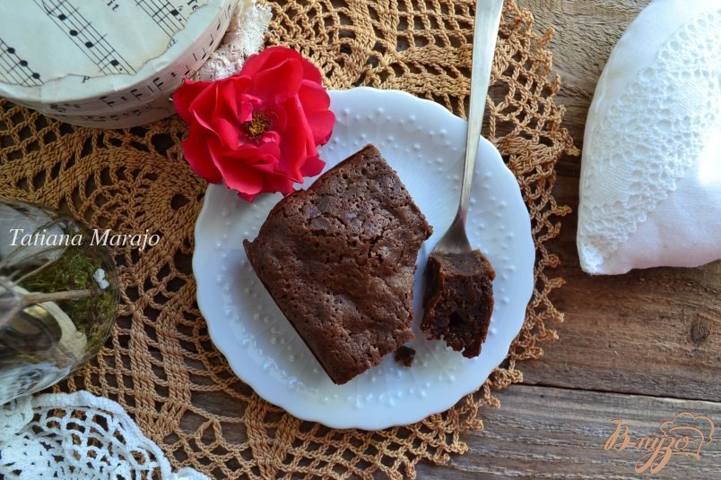 Брауни с красной чечевицей и изюмом Брауни с красной чечевицей и изюмом