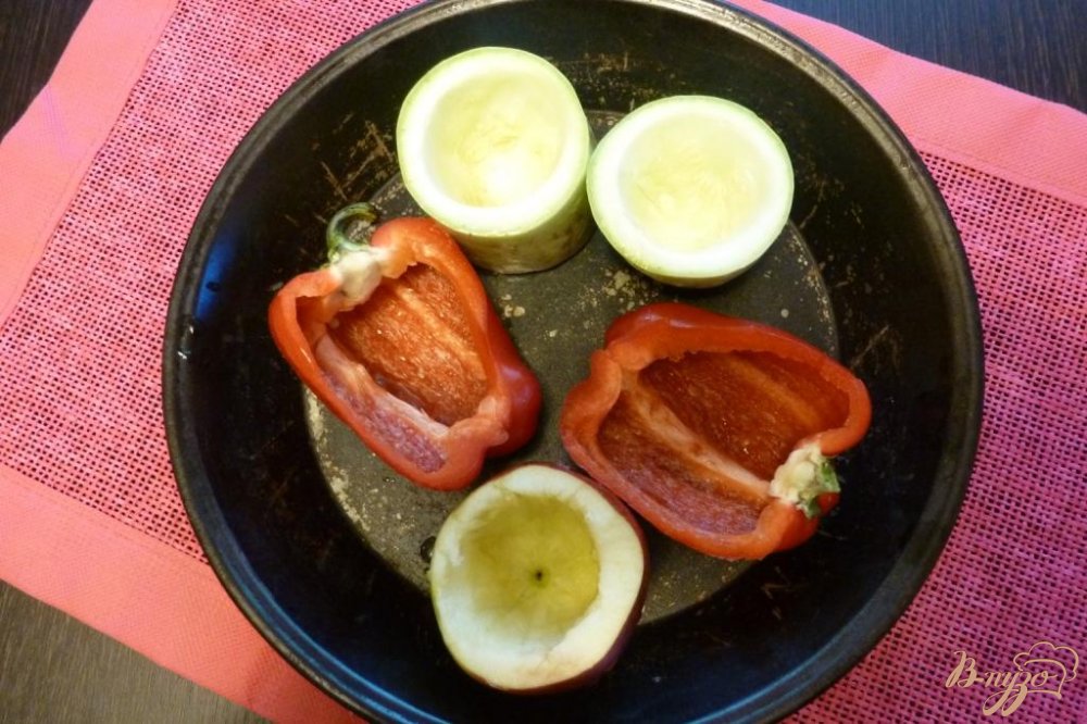 Овощи фаршированные свиным фаршем и кус-кусом Овощи фаршированные свиным фаршем и кус-кусом
