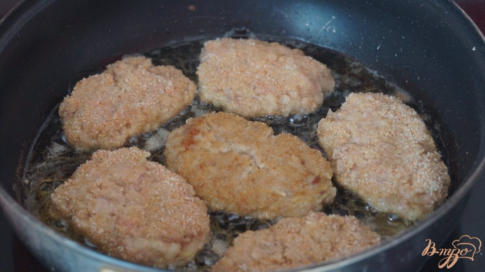 Свиные котлеты с кабачком и картофелем Свиные котлеты с кабачком и картофелем