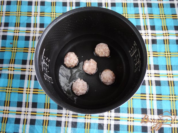 Куриные тефтели с гречкой в мультиварке Куриные тефтели с гречкой в мультиварке