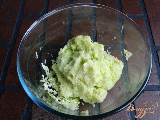 Рецепт Кабачковые оладьи с авокадо-творожным соусом