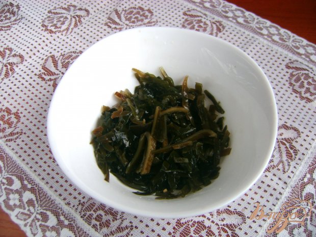 Рецепт Салат с морской капустой кальмарами и омлетом